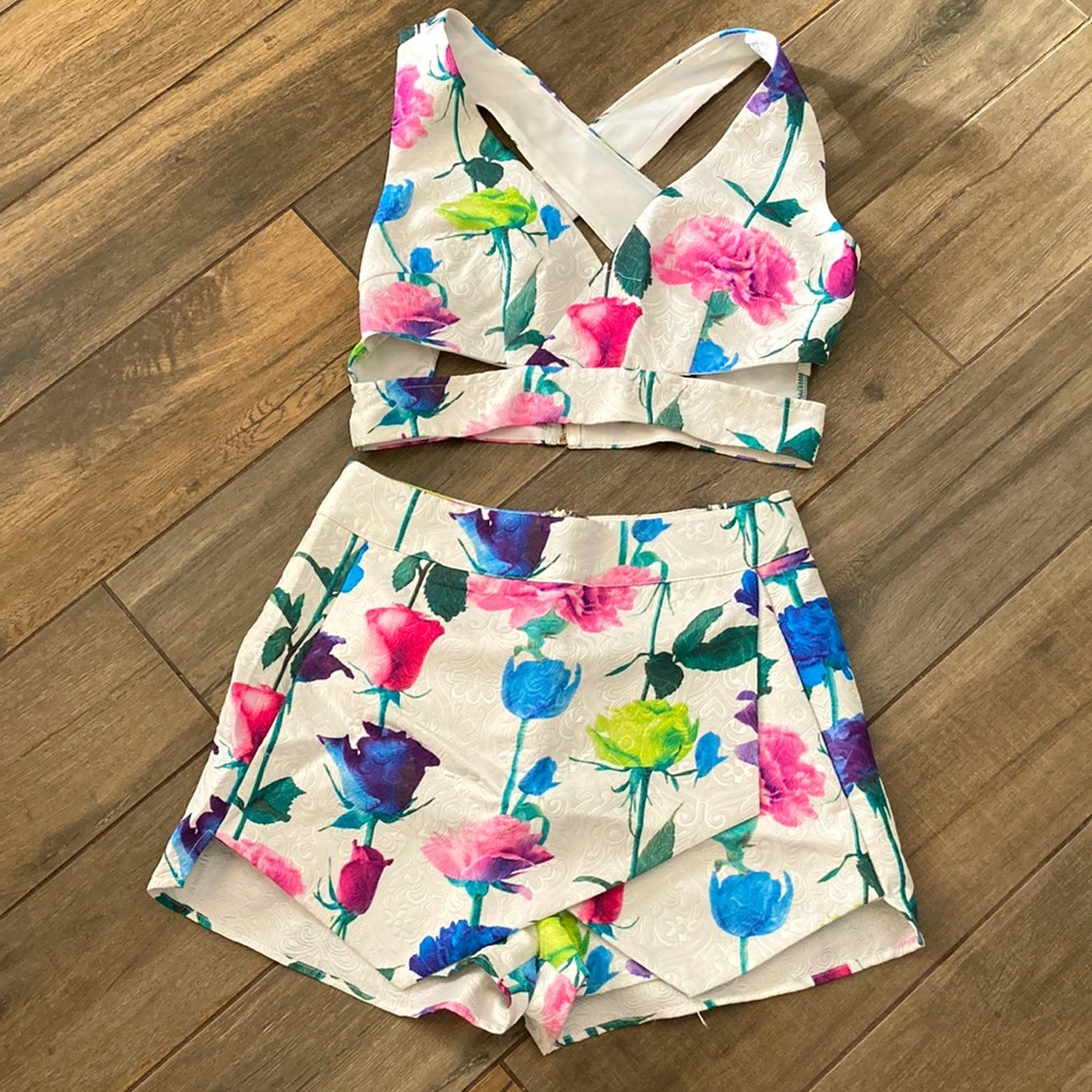 Beautiful floral two piece set!